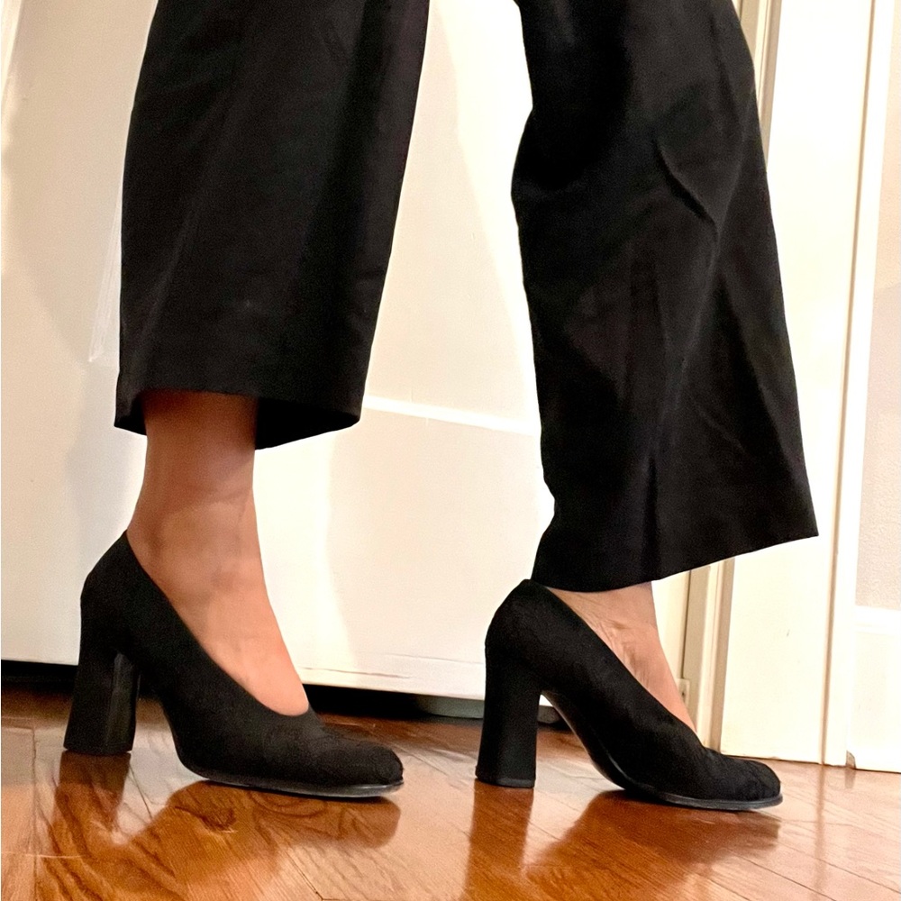 Yves Saint Laurent Black Embroidered Pumps 9/9.5